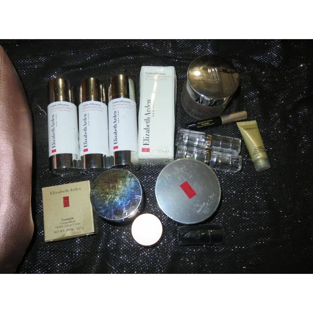 Elizabeth Arden Serum & cosmetic gift set in Cosmetic Bag with charm zipper pull